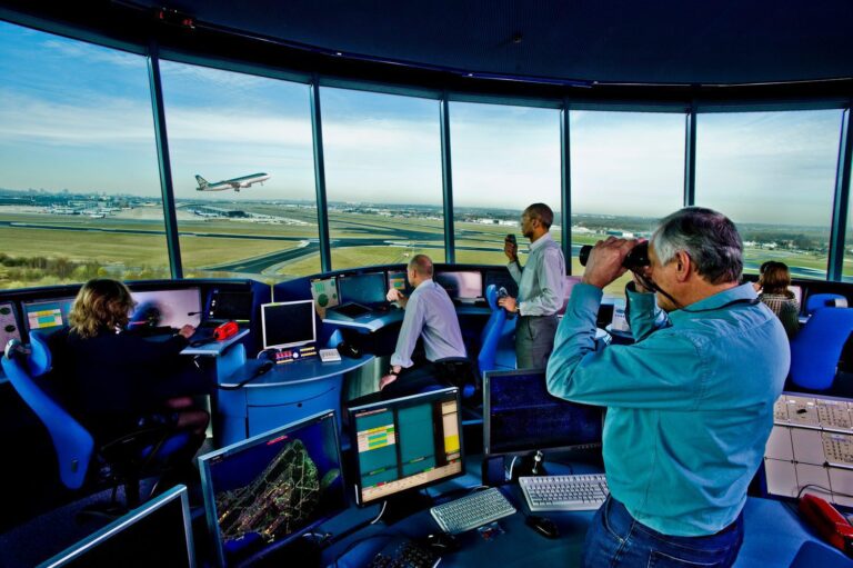Mejor academia de oposiciones para controlador aéreo: ranking 2025 y guía completa