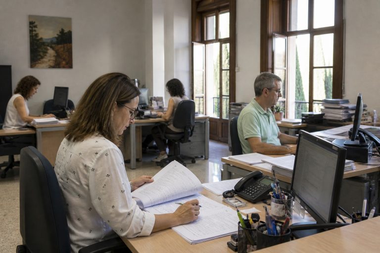 Valencia lanza 66 plazas de Administrativo por oposición plazo exprés y sin méritos