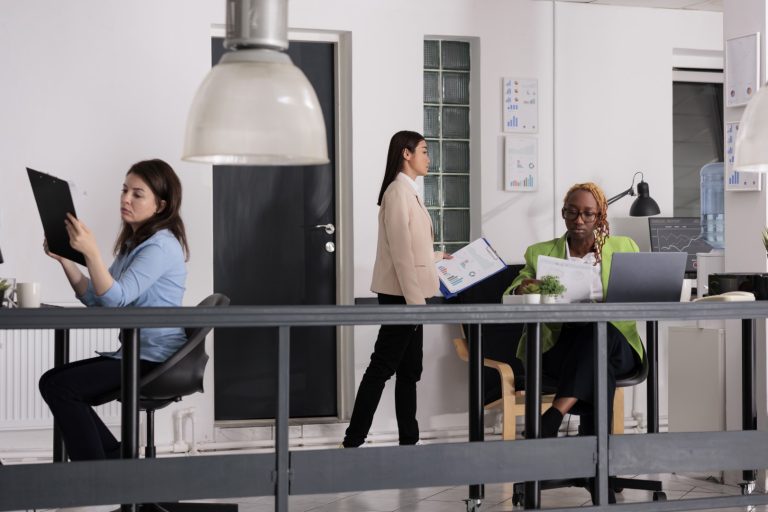 glosario iverse employees workday in coworking space 2023 11 27 05 09 49 utc