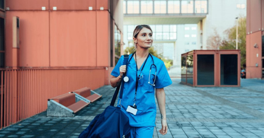 Consigue alguna de las 734 plazas de técnico en cuidados auxiliares de enfermería convocadas por el Servicio de Salud de C...