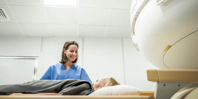 94 plazas para las oposiciones a técnico/a especialista en radioterapia del Servicio Andaluz de Salud (SAS)