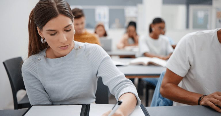 Convocatoria de 2.431 becas de colaboración en Departamentos universitarios para el curso académico 2023-2024