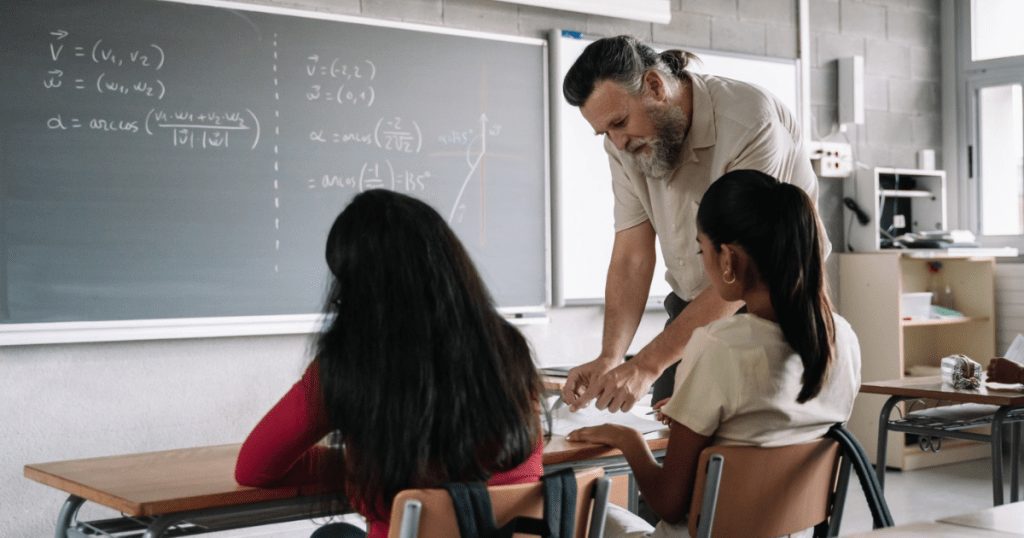 Cantabria convoca 423 plazas de empleo docente