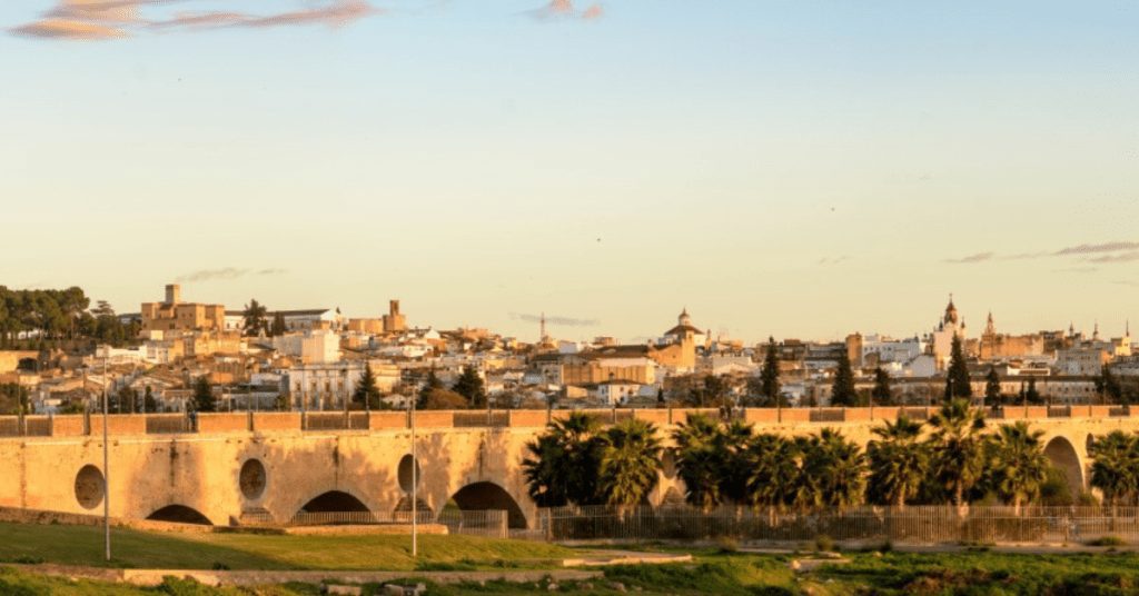 El Ayuntamiento de Badajoz busca cubrir 12 plazas de agentes de policía local
