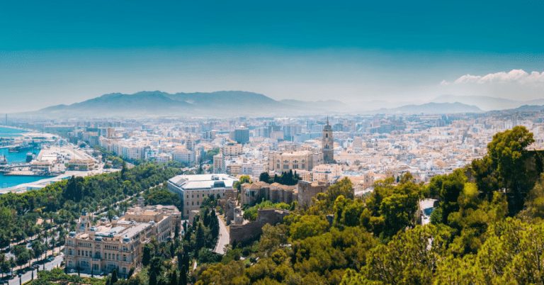 Oportunidad de Empleo en el Ayuntamiento de Málaga: 32 Plazas para economistas, administrativos y otras especialidade