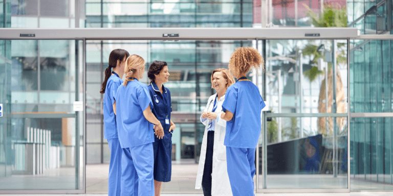 Oposiciones SAS 2025: 3.410 plazas para Técnicos Auxiliares de Enfermería