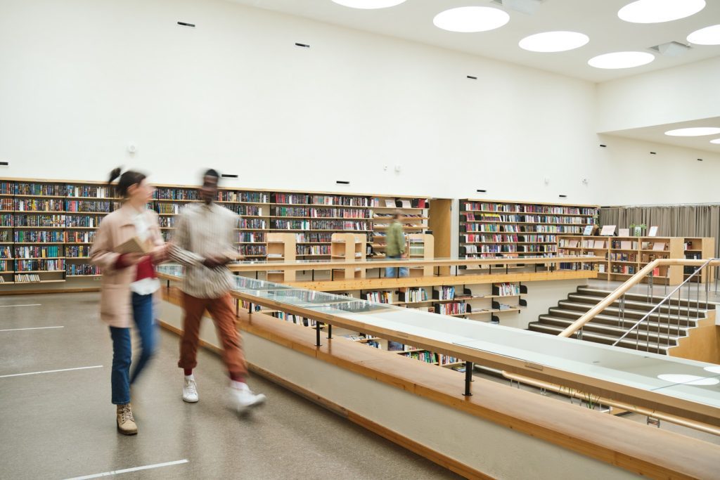 Convocatoria para 12 plazas en las oposiciones de Ayudantes de Biblioteca en la Junta de Andalucía