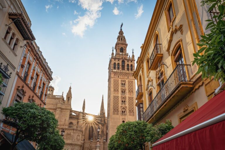 Convocatoria de proceso selectivo para cubrir 70 plazas de Policía Local en el Ayuntamiento de Sevilla